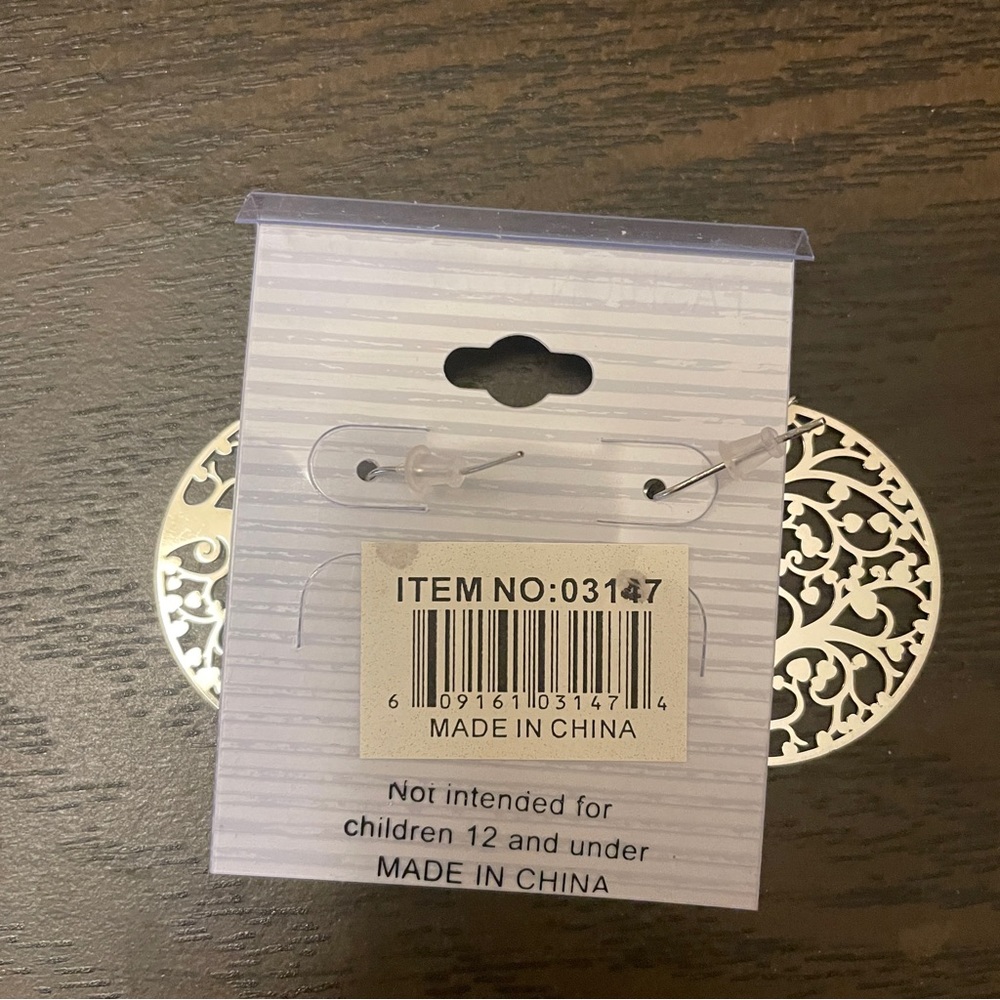 🍒4/$20 NWT Silver Tone Stainless Steel Laser Cut tree of life earrings - Picture 2 of 3